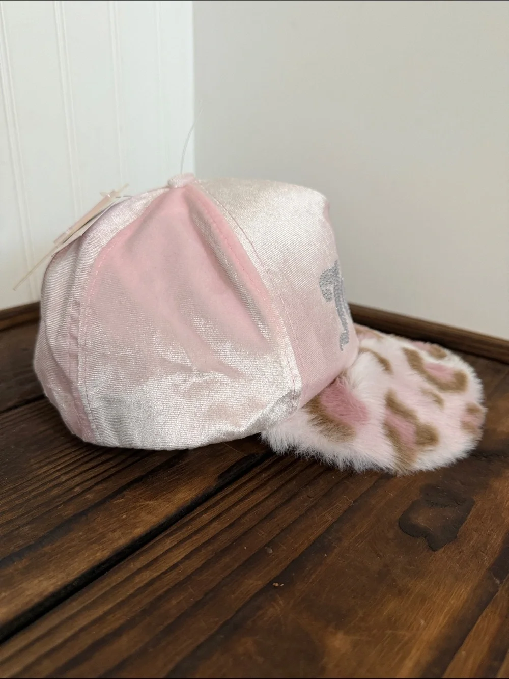 NWT Juicy Couture Kids Light Pink Velour Cap with Rhinestone Logo Leopard Fur